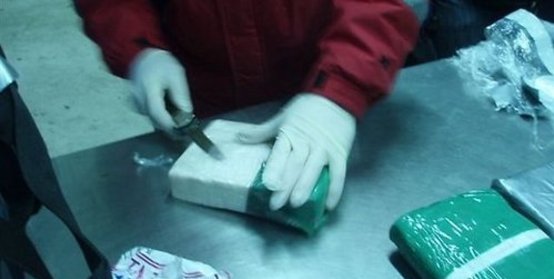 Перу: латвиец спрятал 3 кг кокаина в шампунь и продукты  
