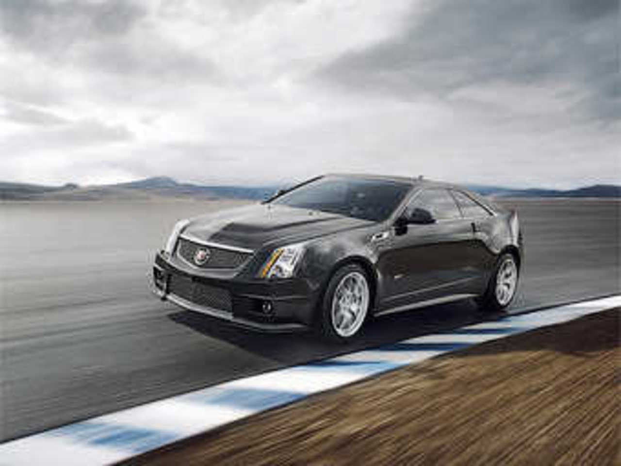 Купе Cadillac CTS-V. Фото Cadillac