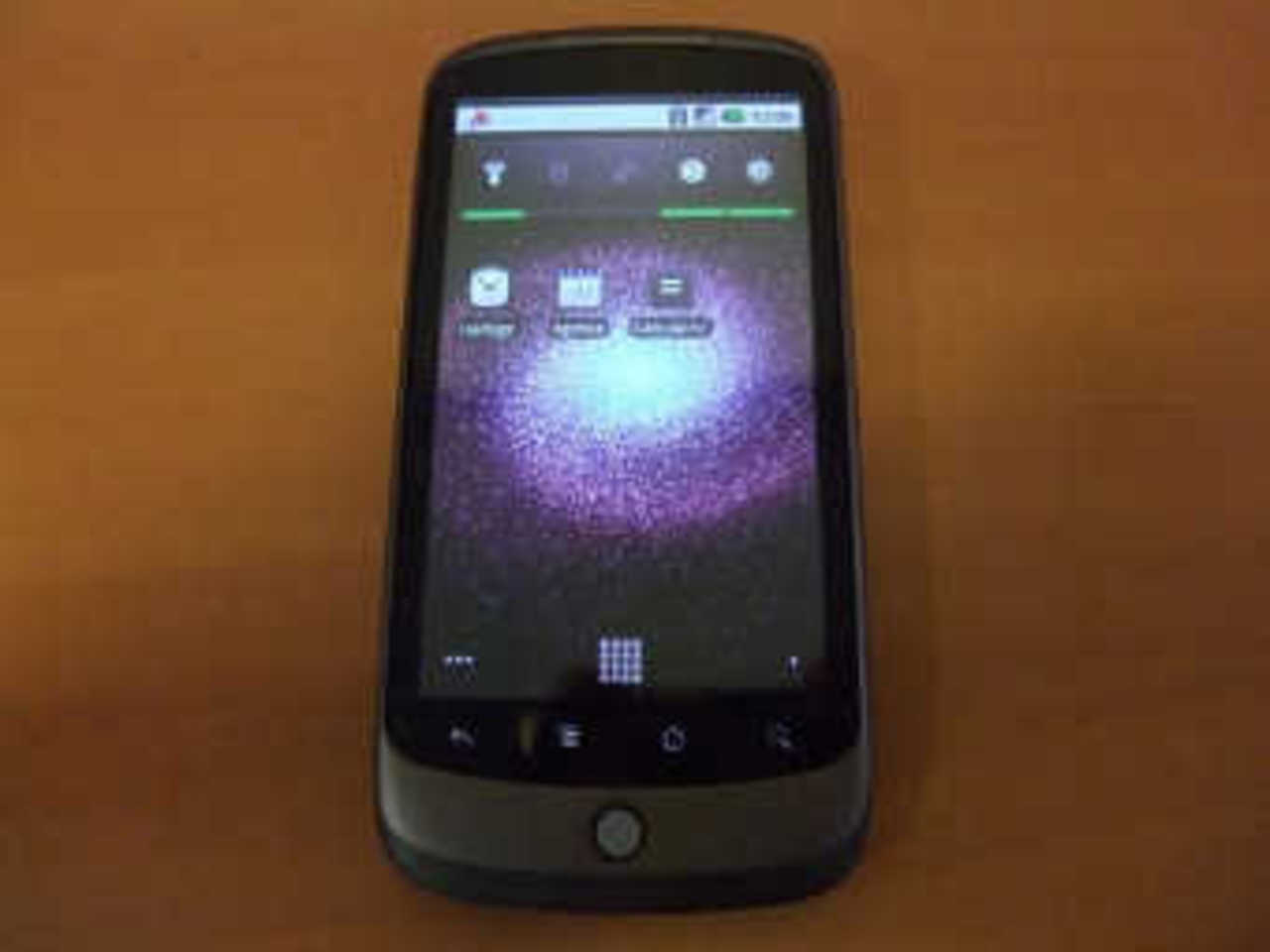 Nexus One. Фото с сайта engadget.com