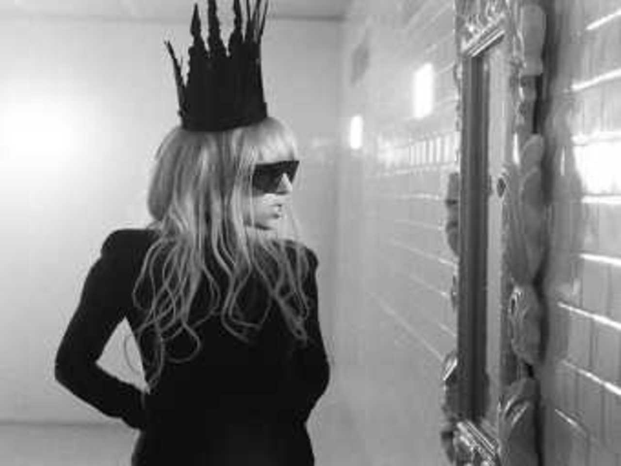 Lady Gaga в клипе "Bad Romance"
