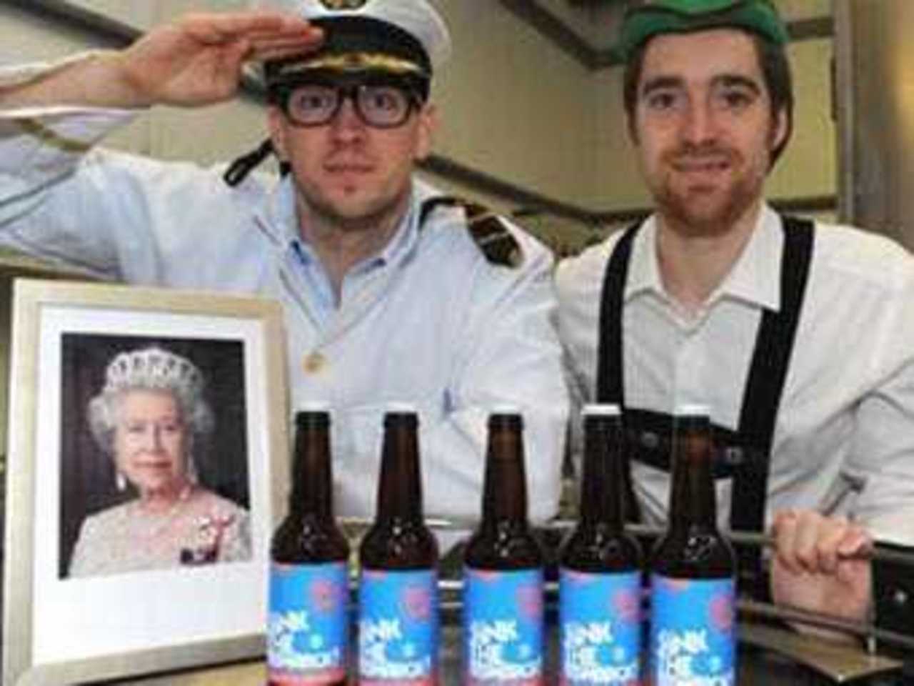 Сотрудники BrewDog с новым сортом пива. Изображение с сайта ananova.com