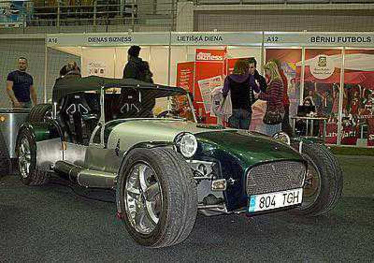 Такие прогулочные авто а-ля 1957собирают у нас в Бебербеки. Фото автора