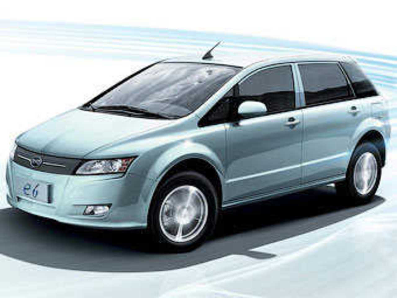 Электрокроссовер BYD e6. Фото BYD