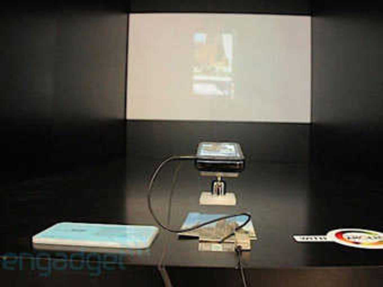 Samsung Galaxy Beam. Фото Engadget