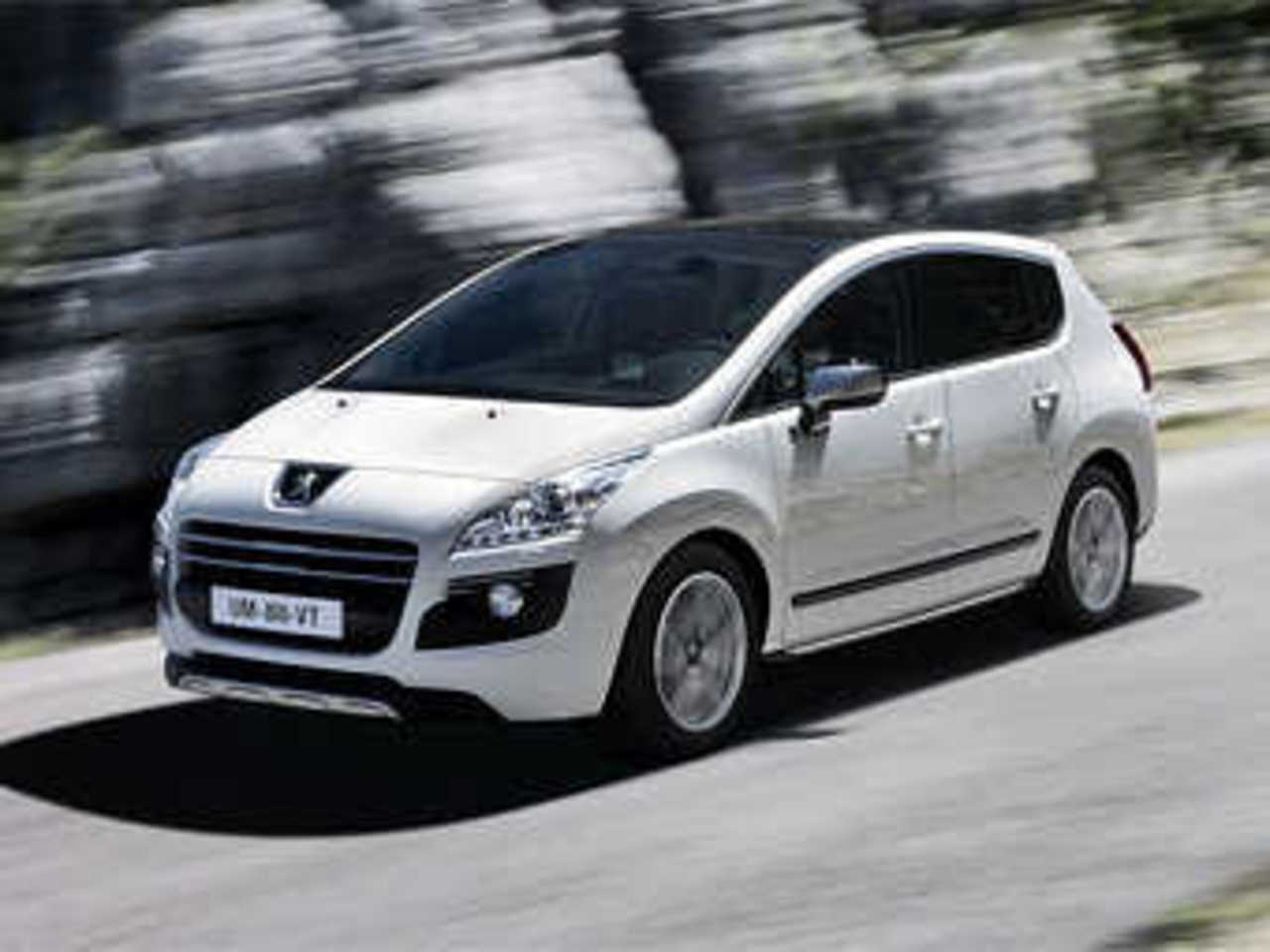 Peugeot 3008 Hybrid4. Фото Peugeot