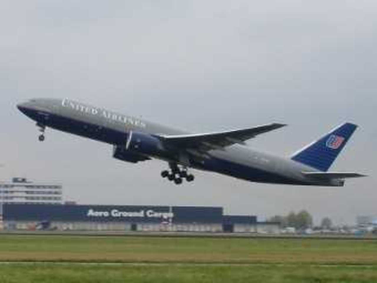 Boeing-777 авиакомпании United Airlines. Фото пользователя Denniss с сайта wikipedia.org