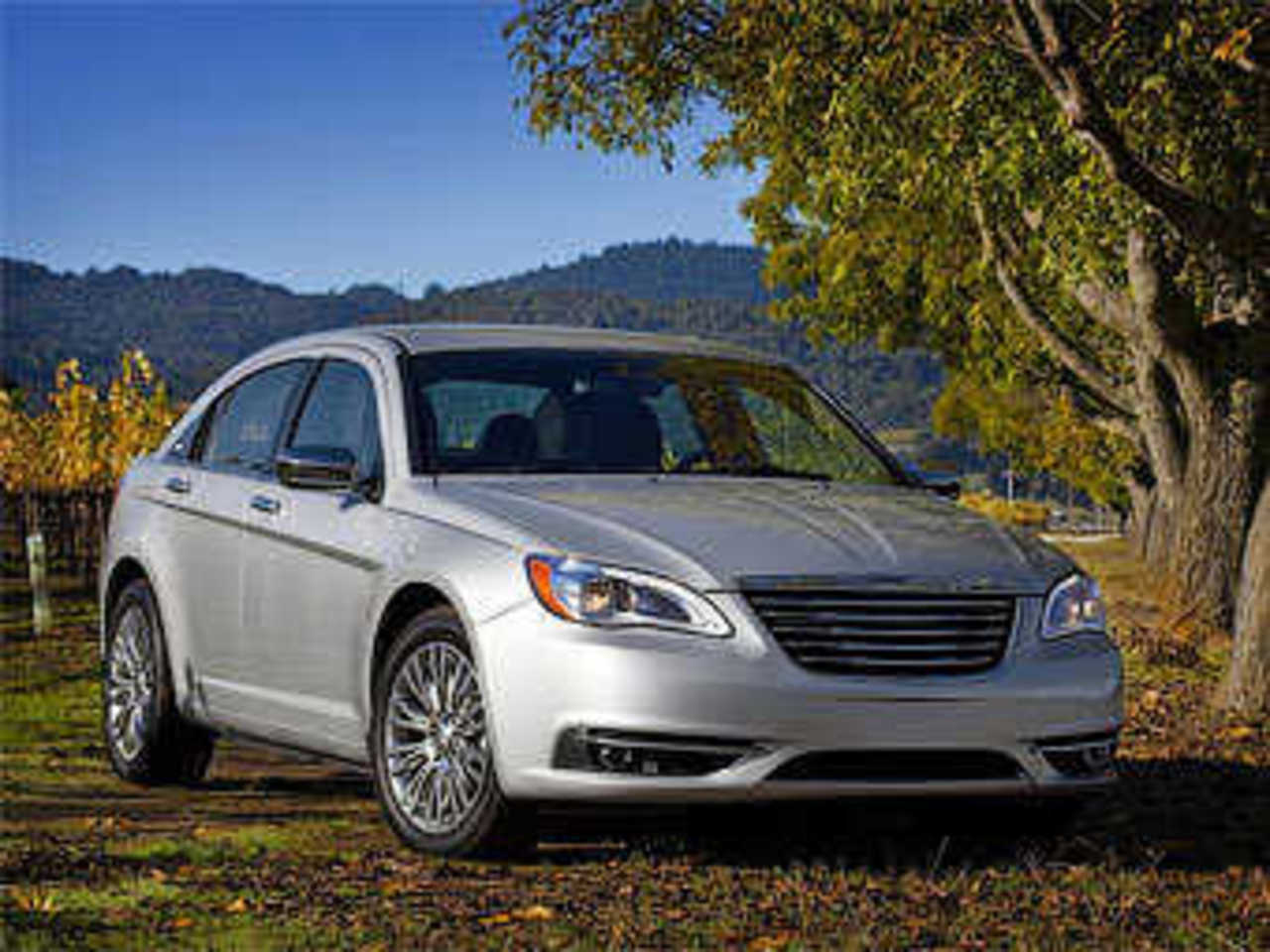 Chrysler 200. Фото Chrysler