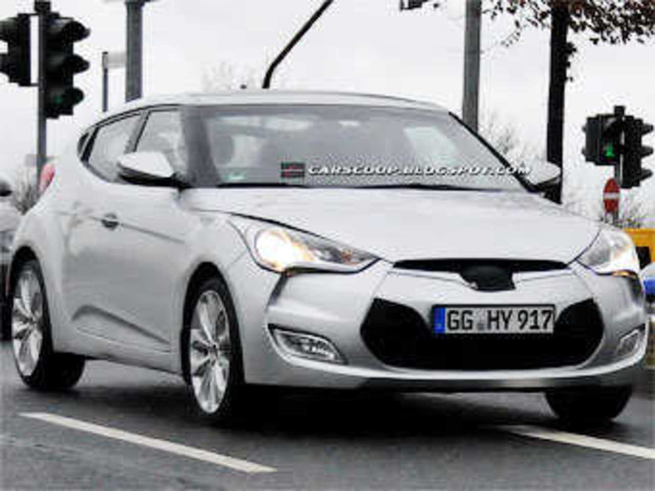 Шпионский снимок европейской версии Hyundai Veloster. Фото с сайта carscoop.blogspot.com