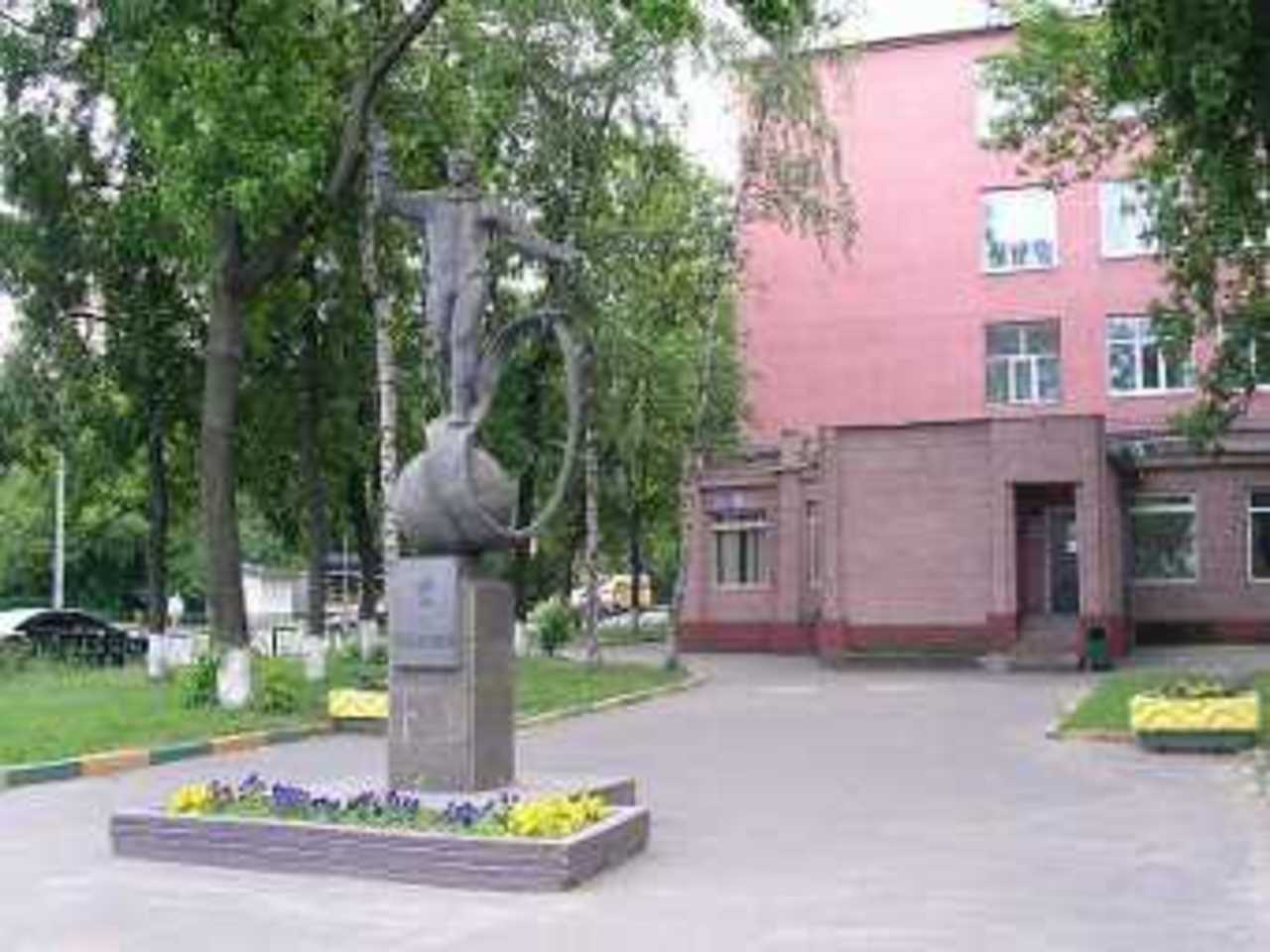 Памятник Гагарину в Люберцах. Фото пользователя Yuriy Lapitskiy с сайта wikipedia.org