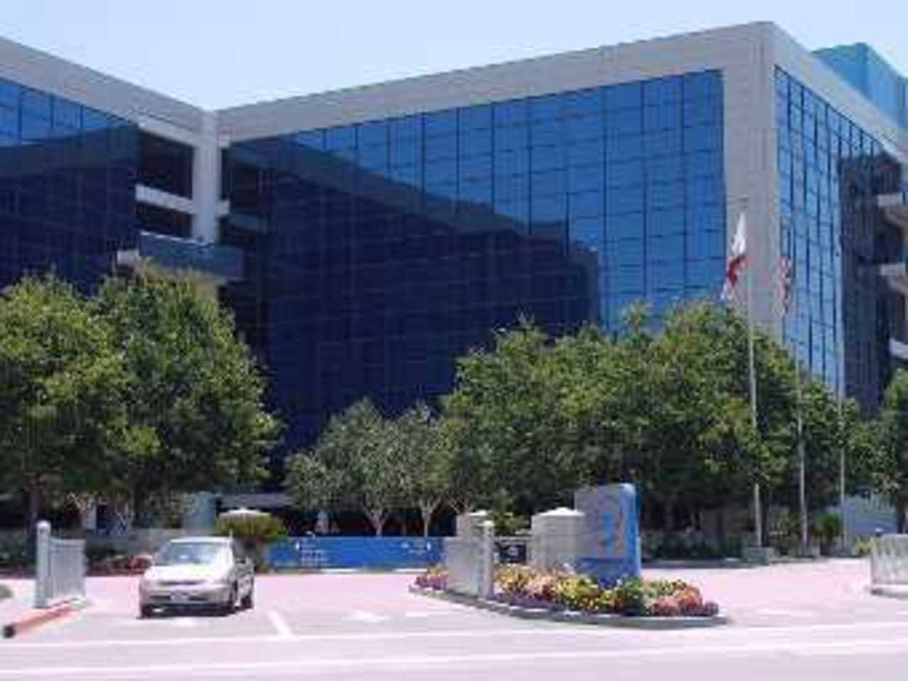 Штаб-квартира Intel в Санта-Кларе, фотография пользователя Coolcaesar с сайта wikipedia.org