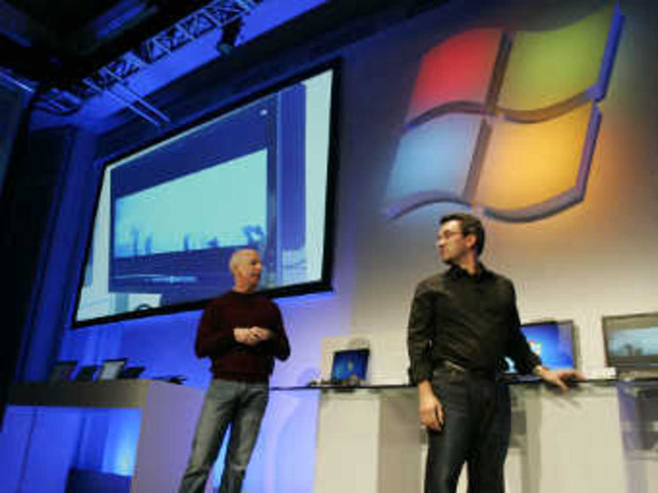 Представители Microsoft выступают на CES 2011, фотография с официального сайта компании