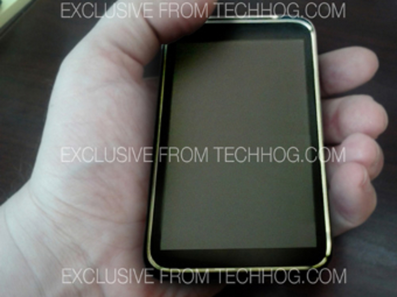 Предполагаемый вид смартфона Nexus 4G. фото с сайта techhog.com