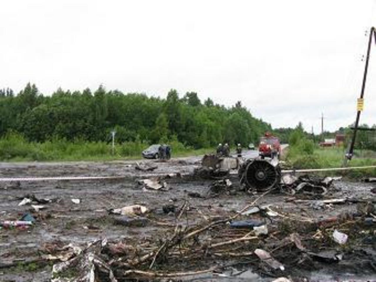 Место падения Ту-134. Фото с сайта ГУМЧС РФ по Карелии