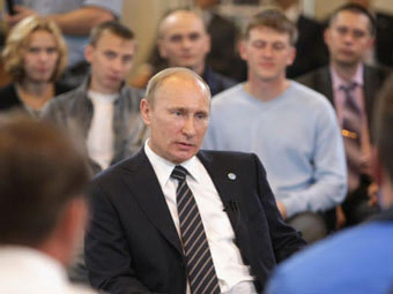 Владимир Путин в ходе беседы с рабочими ММК. Фото с сайта premier.gov.ru