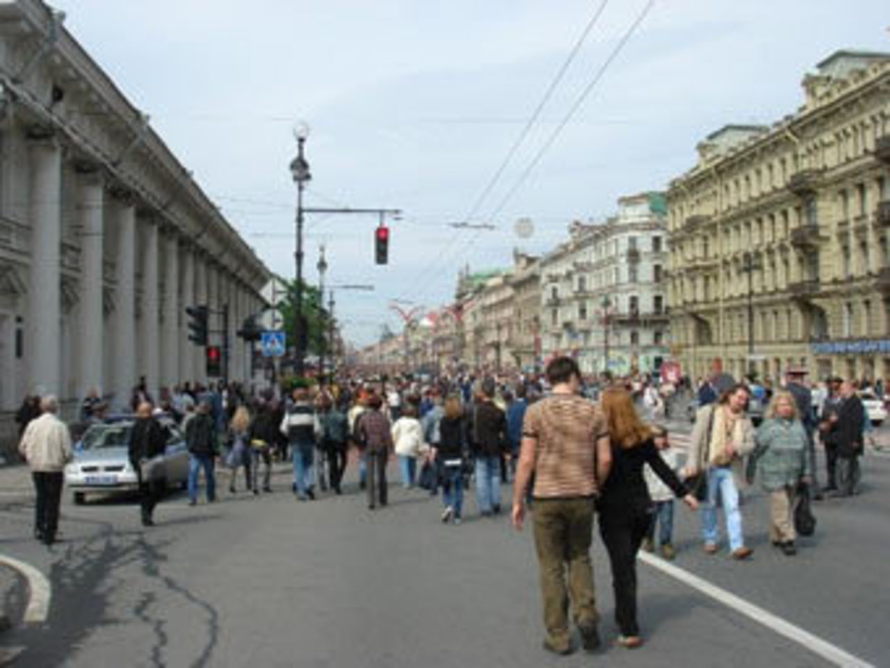 Народные гуляния на Невском проспекте в Санкт-Петербурге. Фото пользователя NT