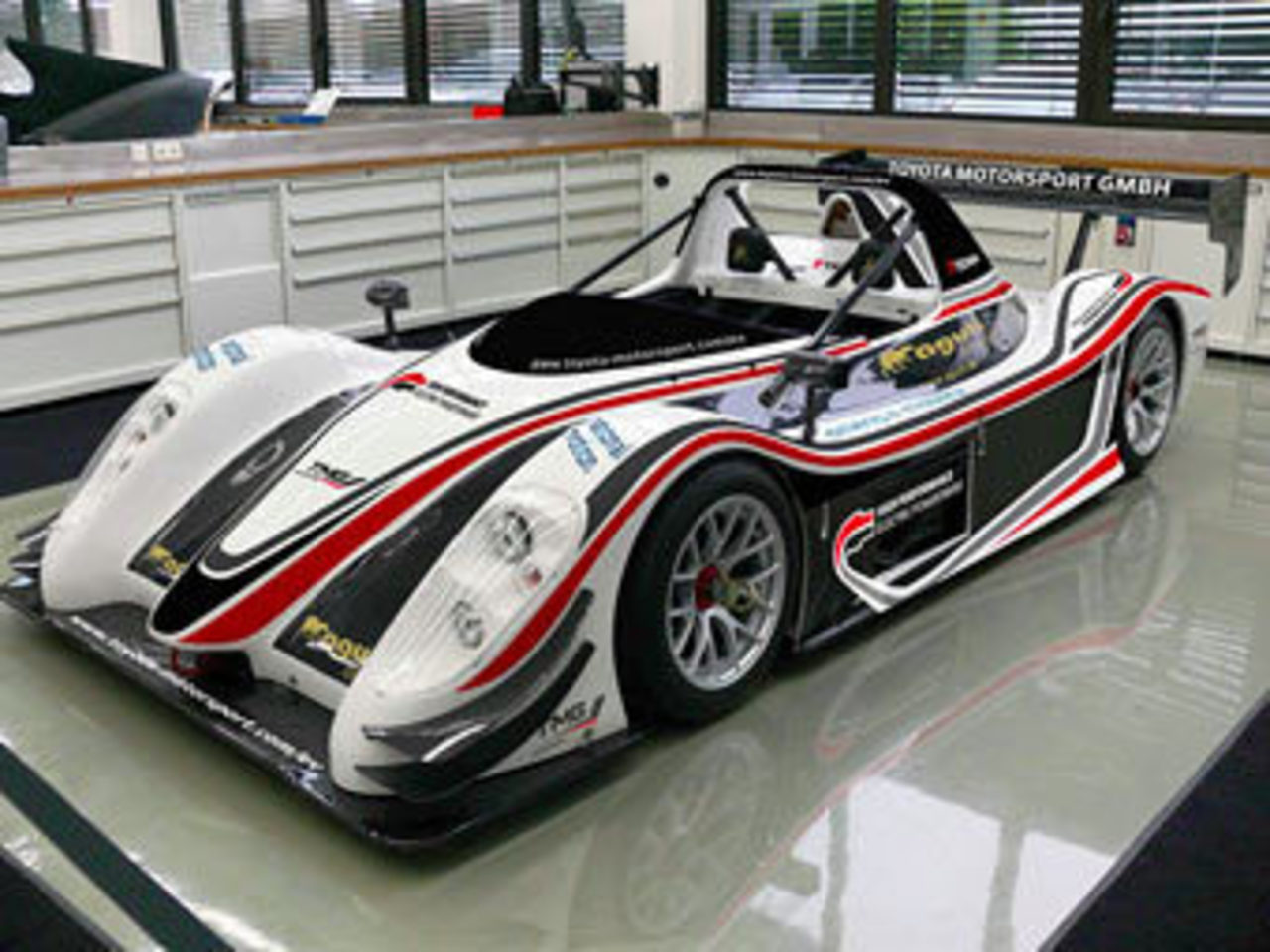Болид Toyota для заезда на Нюрбургринге. Фото Toyota Motorsport GmbH