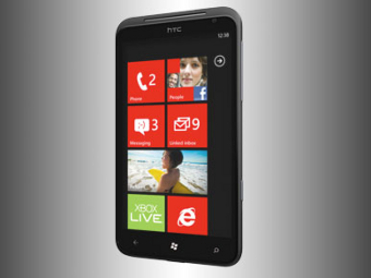 Смартфон HTC Titan на Windows Phone 7.5. Изображение с сайта Microsoft