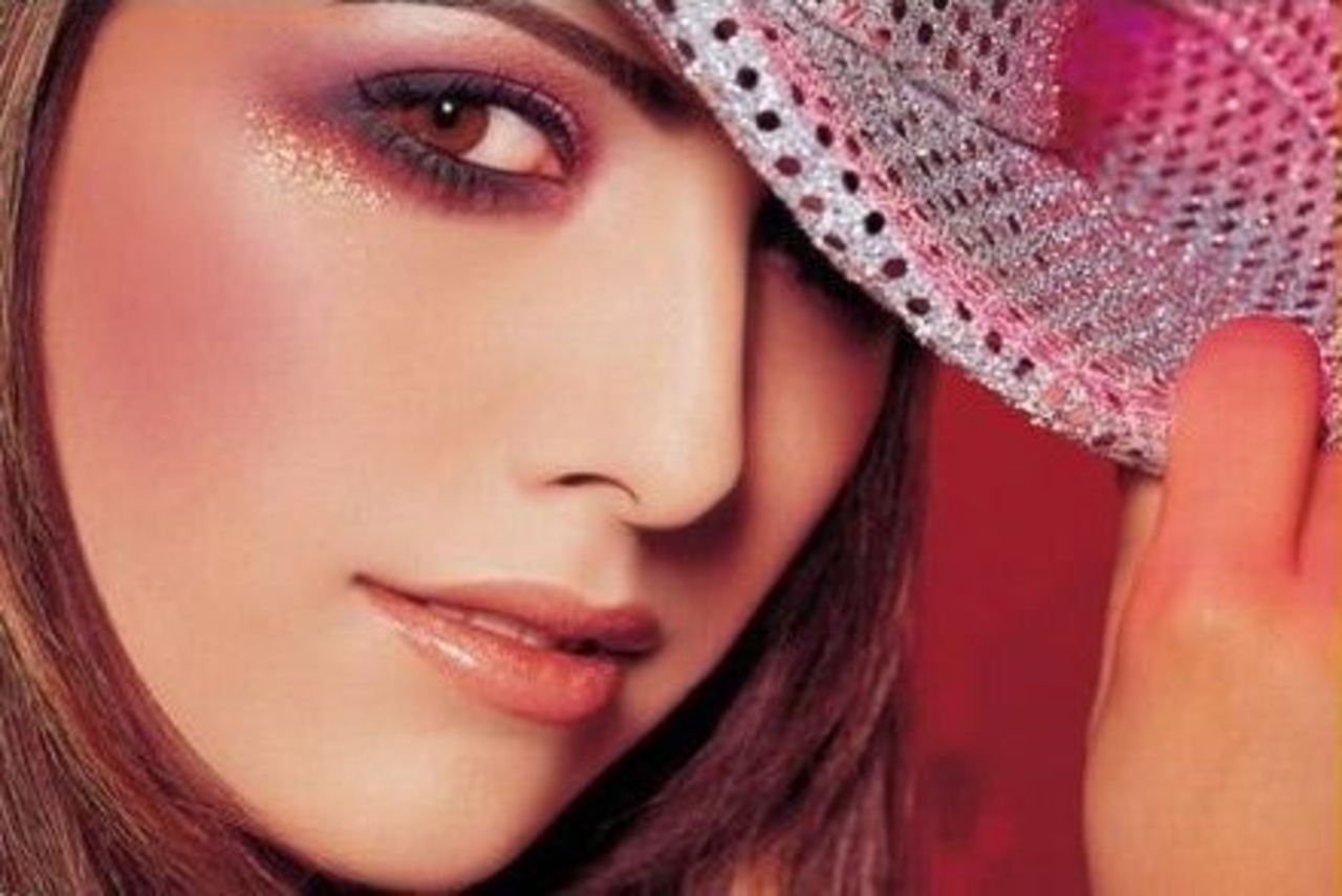 cheeranddancemakeup.com