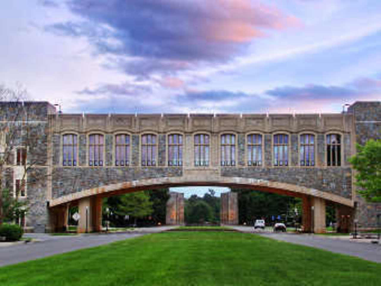 Torgersen Hall университета Вирджинии. Фото с сайта bankersteel.com