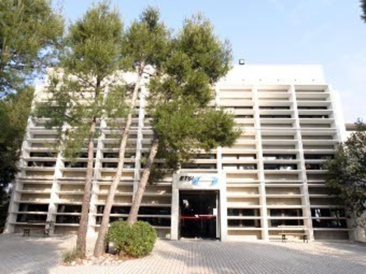 Штаб-квартира ETSI в технопарке София Антиполис во Франции