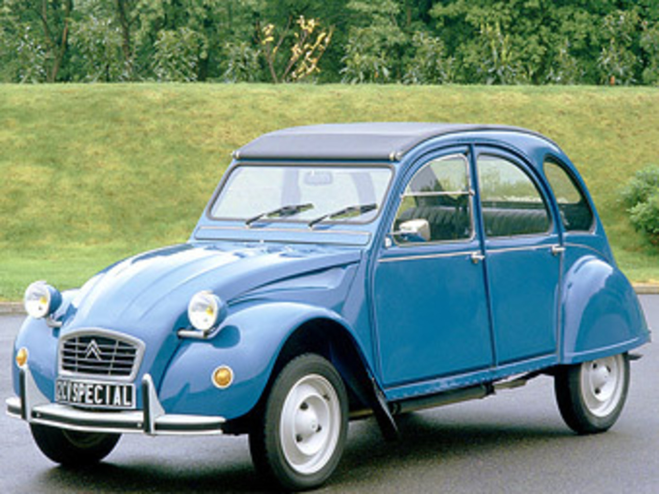 Citroen 2CV. Фото Citroen
