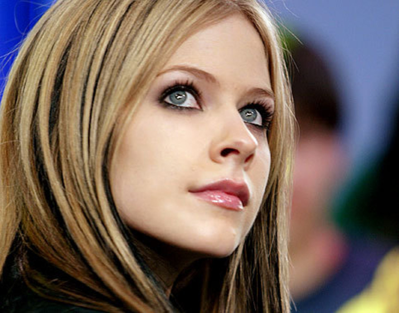 foto hotnewsonglyrics.com