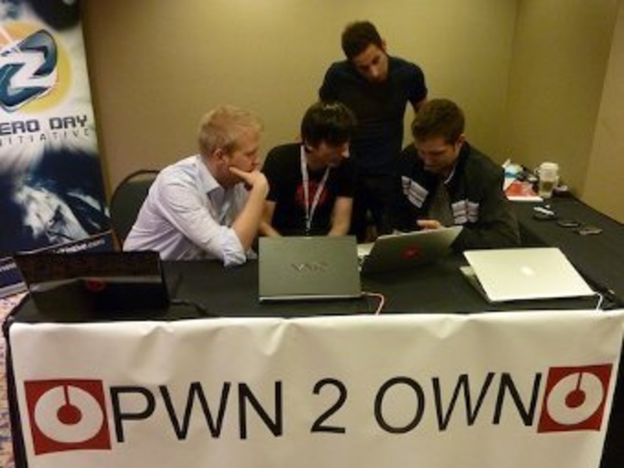 Организаторы Pwn2Own, фото с сайта ZDNet