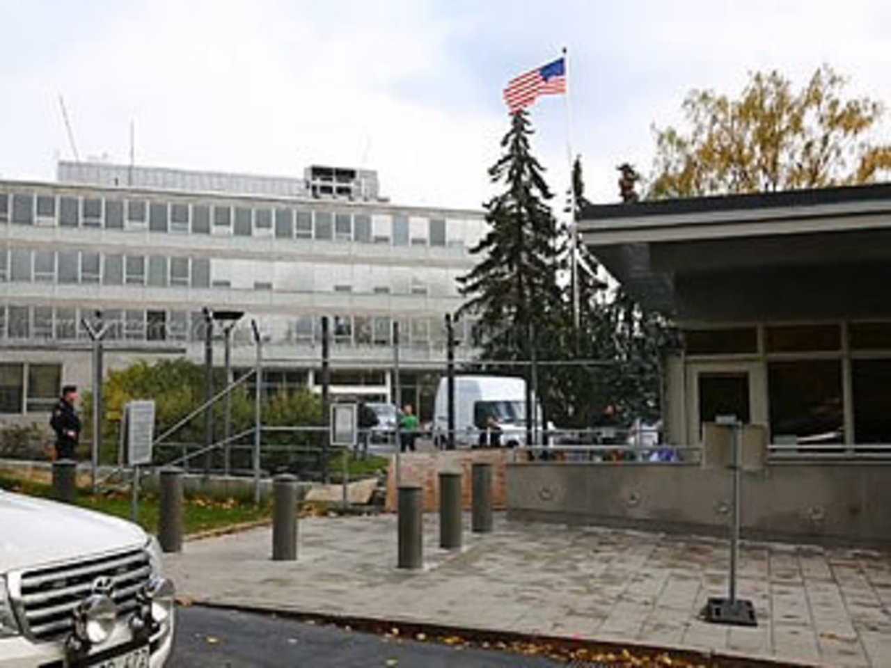 Посольство США в Стокгольме. Кадр с видео YouTube