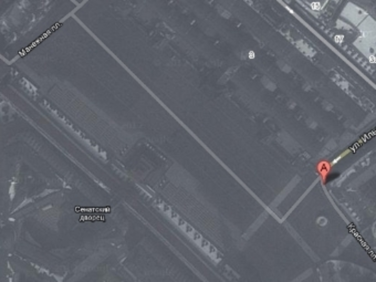 Красная площадь на спутниковых снимках в Google Maps