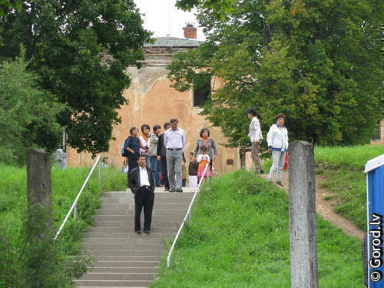 Туристы в Крепости, фото gorod.lv