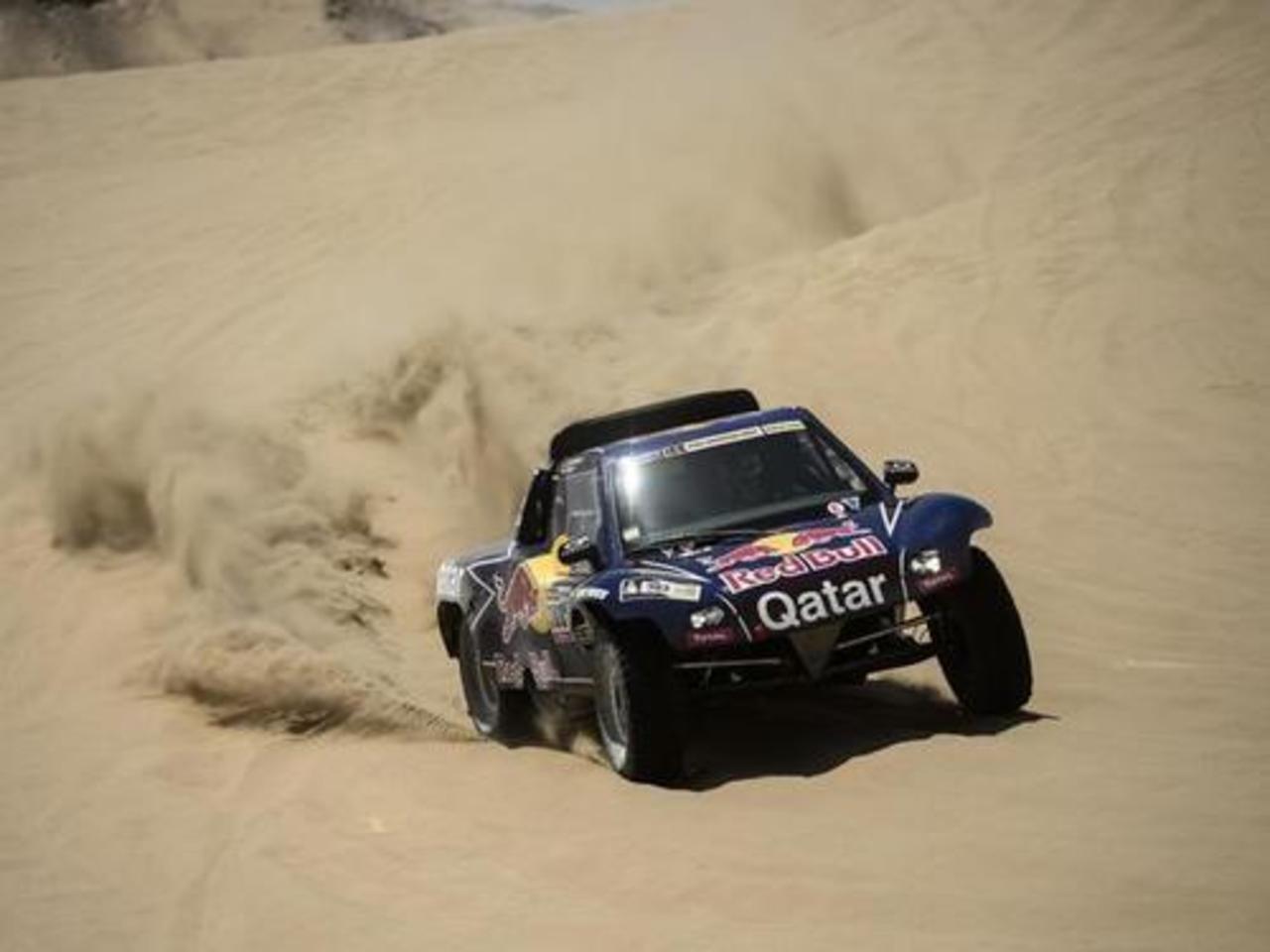 Карлос Сайнс за рулем багги команды Qatar Red Bull. Фото Marcelo Maragni/Red Bull Content Pool