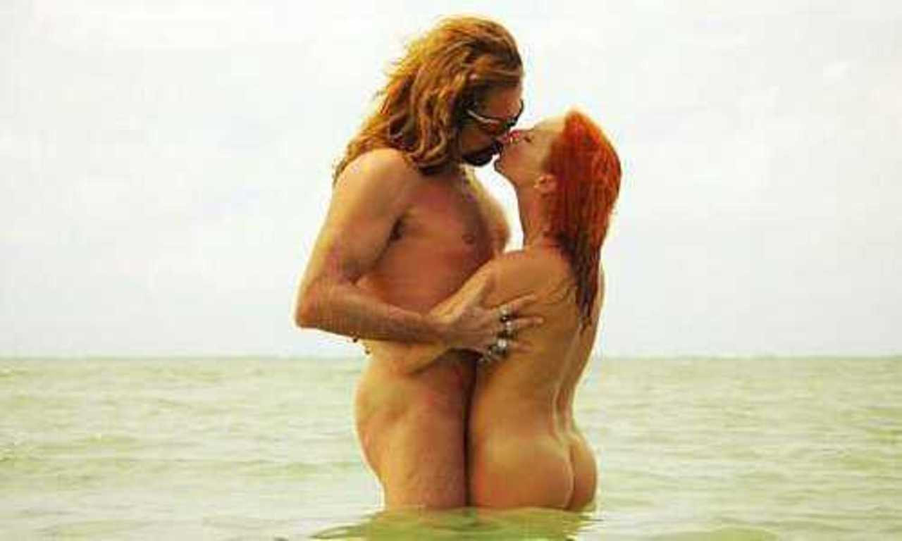 Қытайлық жас әйелмен жыныстық қатынасты қараңыз