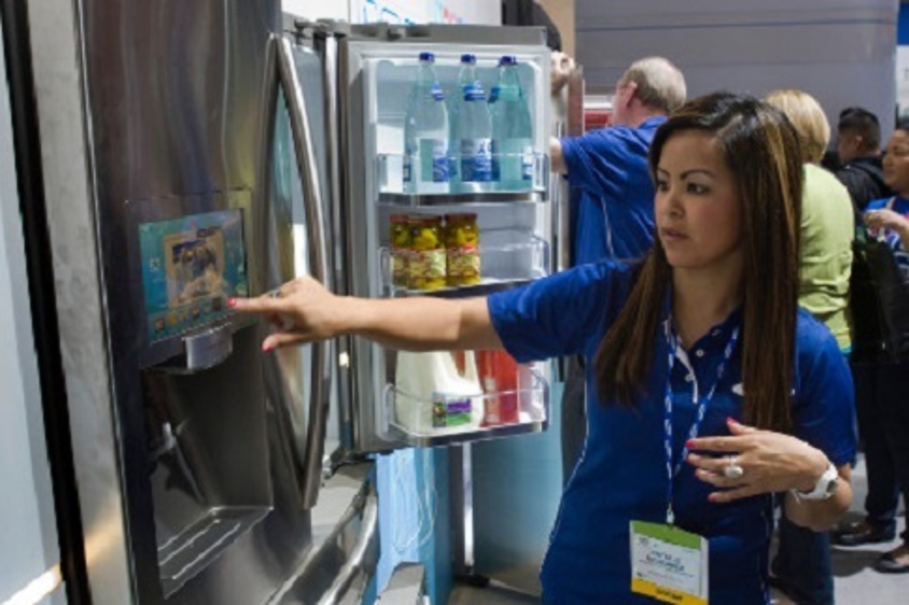 Холодильники Samsung на CES 2012, фото: Steve Marcus / Reuters