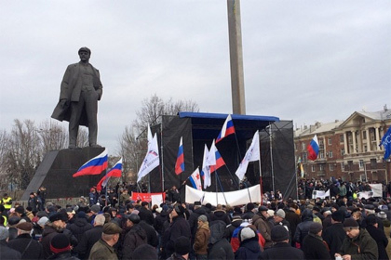 фото: Пророссийский митинг в Донецке