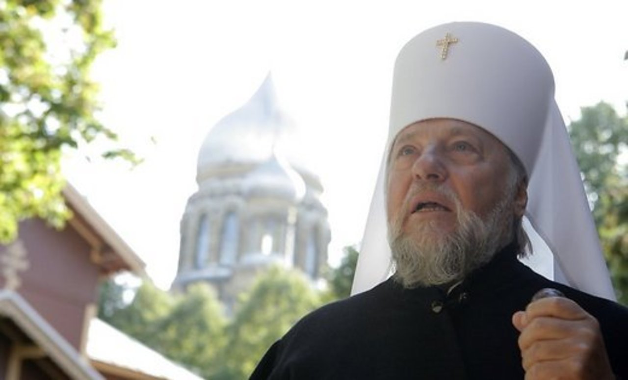 F64