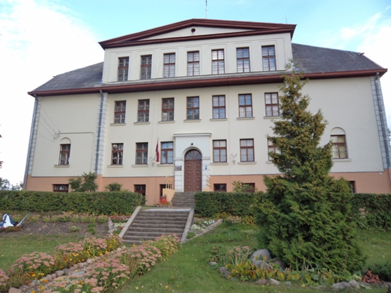 http://edu.dnd.lv/skrudaliena/