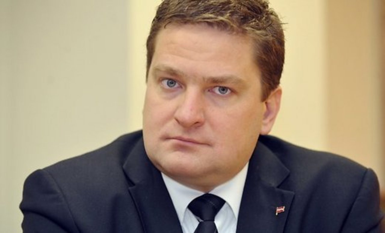 Дзинтарс Закис, http://rus.delfi.lv