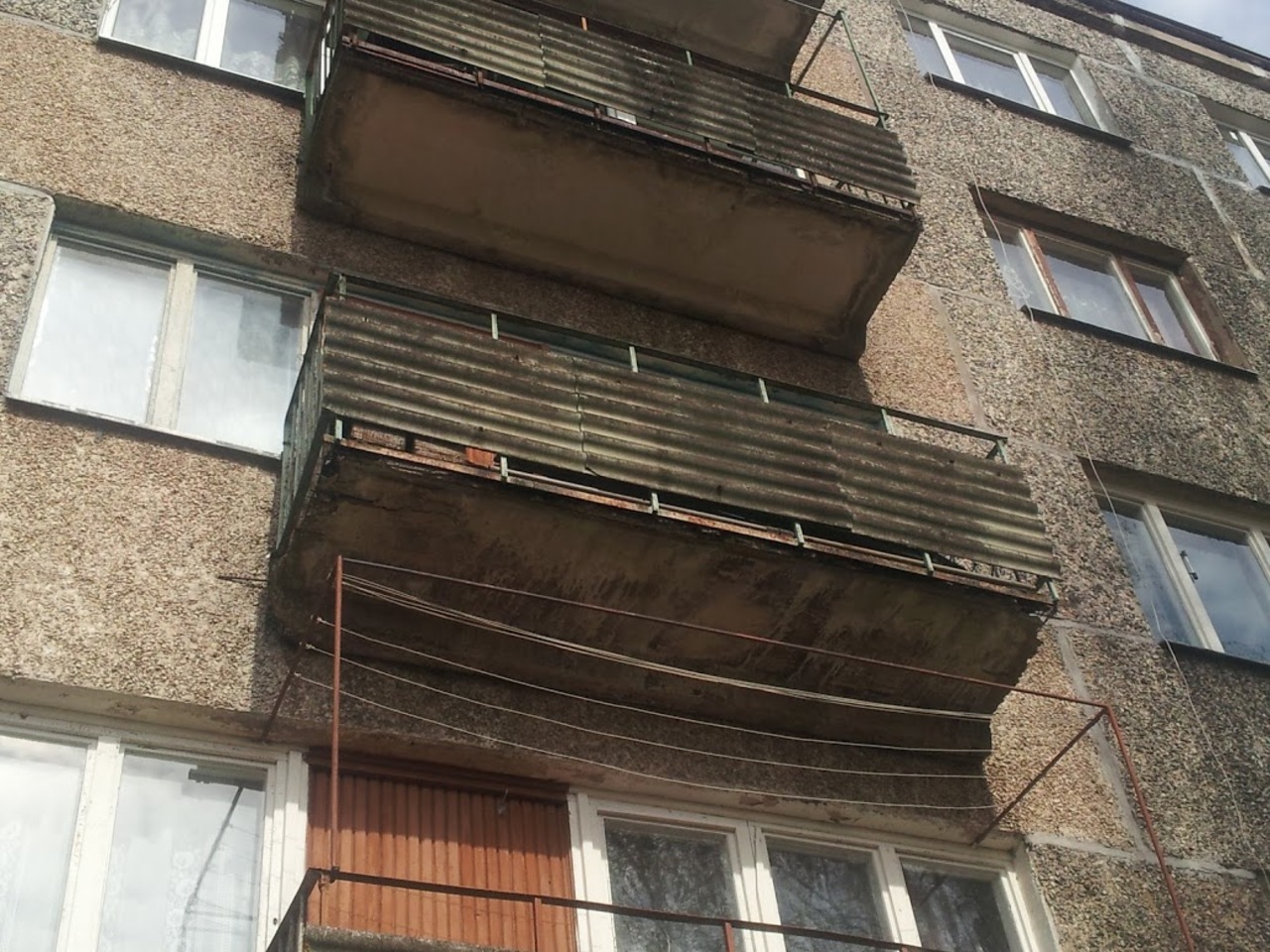 Балкон в доме на Ятниеку, 91 до его реновации.