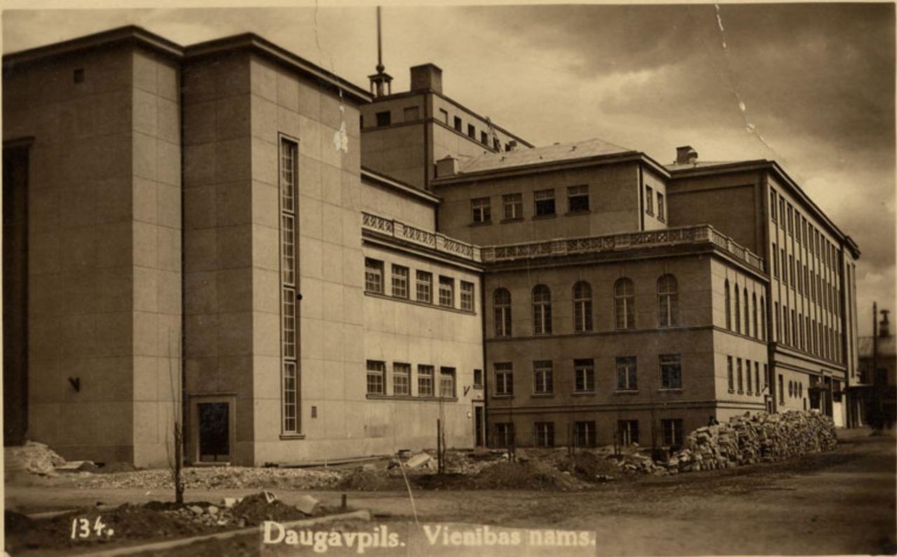 Дом Единства незадолго до сдачи в эксплуатацию, 1937 год