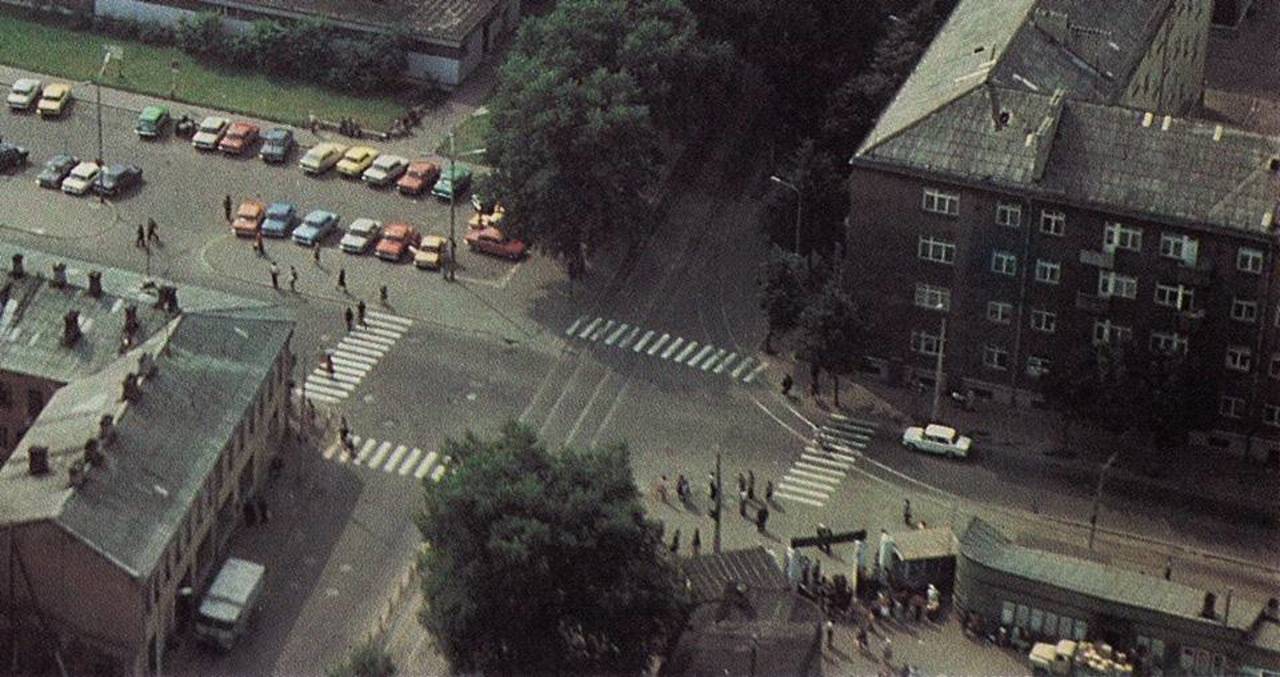 Вид на колхозный рынок. Примерно 1983-84 год. Перекресток улиц Парадес и Циетокшня