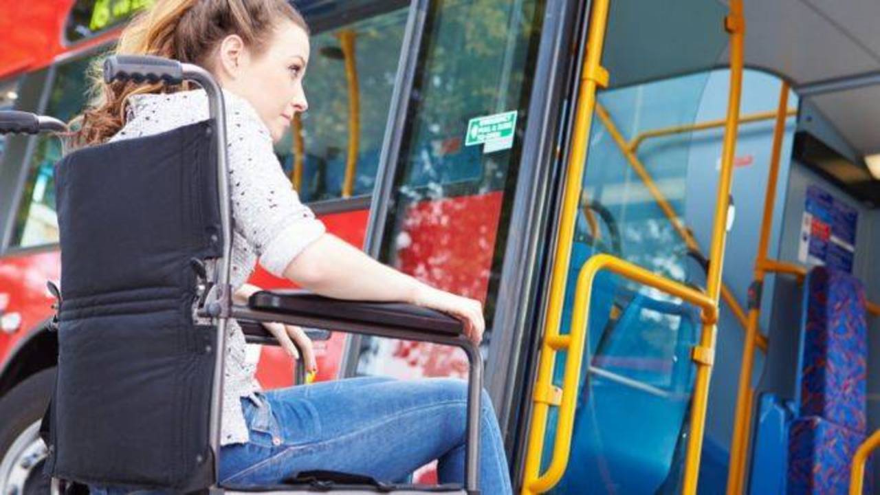 Теоретически в современных автобусах есть специальное место для инвалидных колясок, но практически там могут оказаться и коляски с младенцами...
