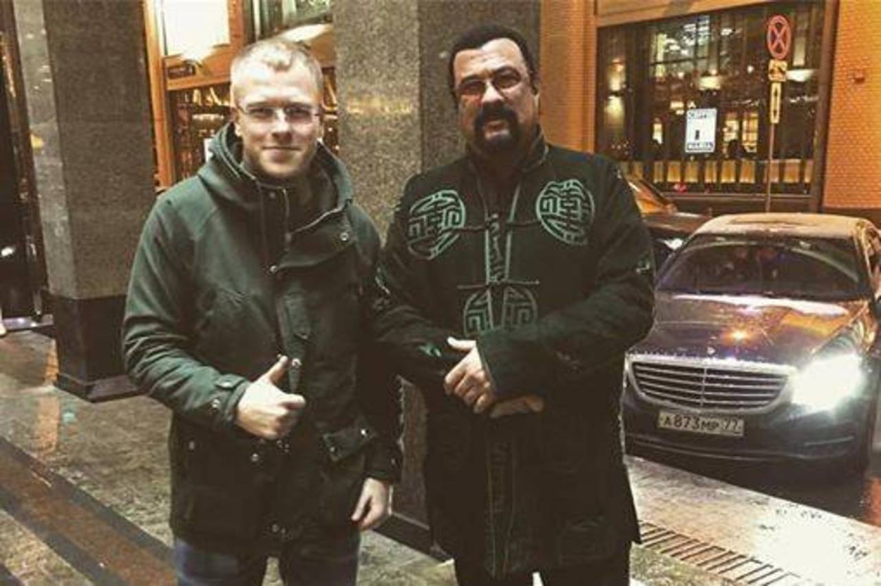 Андрей Элсксниньш со Стивеном Сигалом
