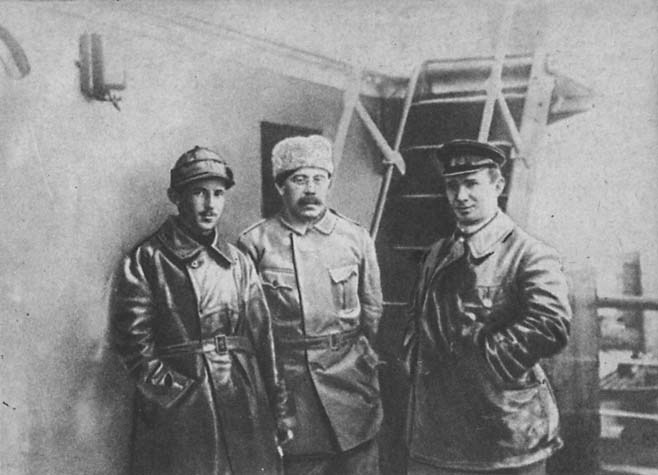 Спасательную арктическую экспедицию возглавляли (слева направо) летчик Б.Г. Чухновский, профессор Р.Л. Самойлович, летчик П.Ю. Орас