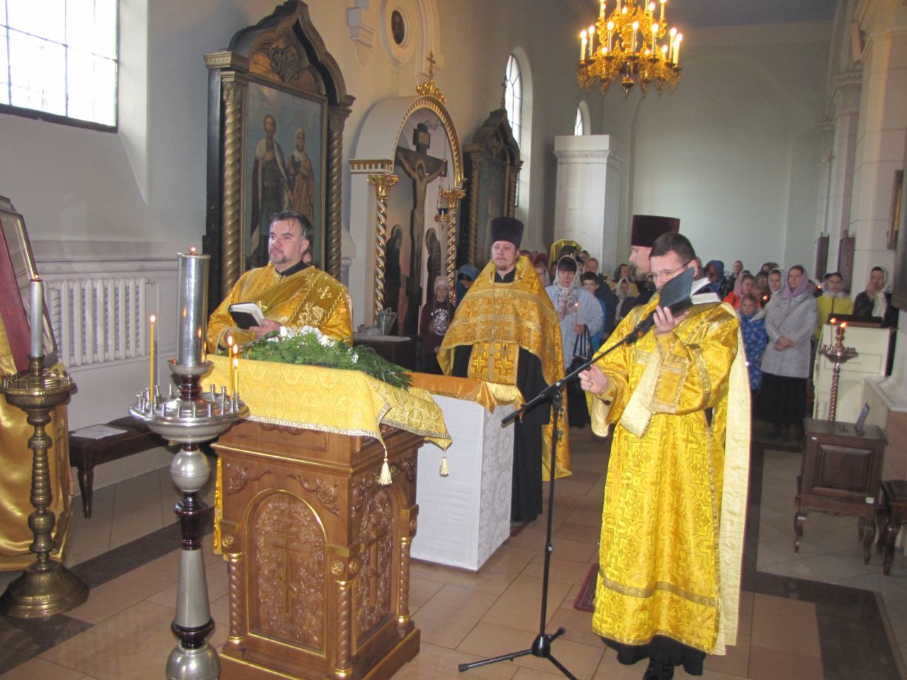 Молебен в Борисоглебском кафедральном соборе