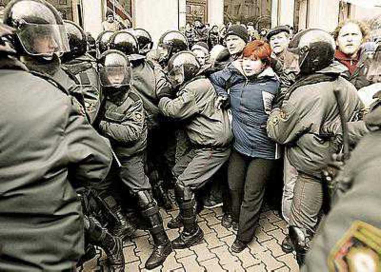 Наши власти готовы поддерживать белорусскую оппозицию. А свою?