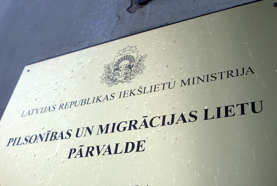 Еще 11 гражданам России выданы предписания покинуть Латвию