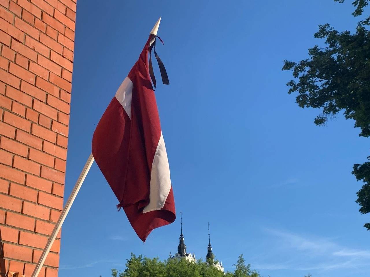 25 марта в Латвии – траур: на домах следует вывесить флаги в траурном оформлении
