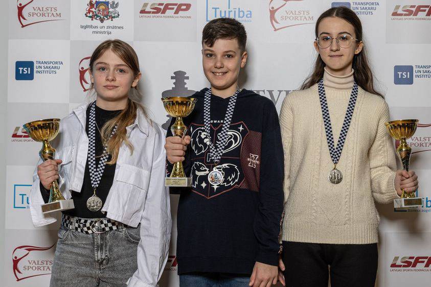 Молодые шахматисты завоевали серебряные награды на чемпионате Латвии