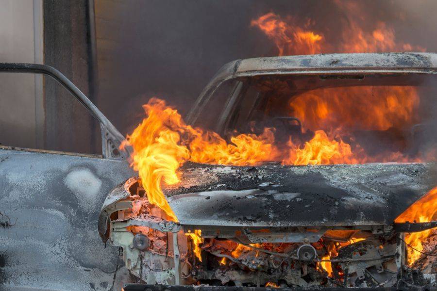 Ночью в Даугавпилсе сгорела легковая машина