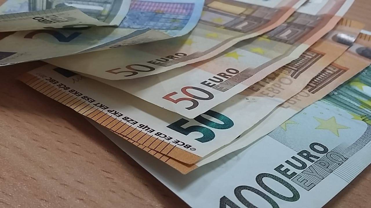 Поправки к закону о кредитных учреждениях будут способствовать доступности наличных денег жителям Латвии